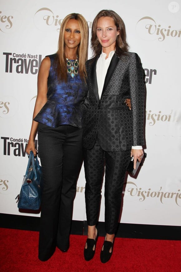 Les deux ex-top models Iman et Christy Turlington Burns assistent à la soirée The Visionaries du magazine Condé Nast Traveler au Alice Tully Hall. New York, le 18 septembre 2012.
