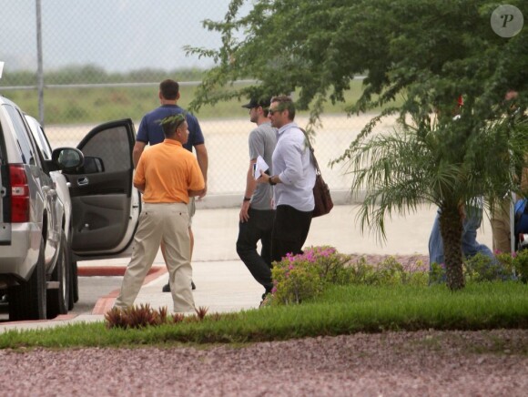 Justin Timberlake arrive à son hôtel de Cabo avec des amis le 21 septembre 2012 pour enterrer sa vie de garçon.