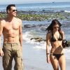 Jim Carrey et une charmante brune à Malibu, le 15 septembre 2012.