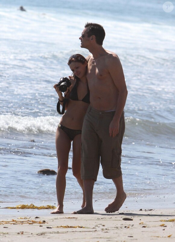 Jim Carrey amoureux ? Voici sa nouvelle conquête à Malibu, le 15 septembre 2012.
