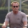 Arnold Schwarzenegger fait du vélo avec sa fille à Santa Monica le 22 septembre 2012