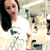 Premier épisode du mini-documentaire Dior avec Marion Cotillard, qui pénètre dans les ateliers pour évoquer la robe qu'elle a en tête...