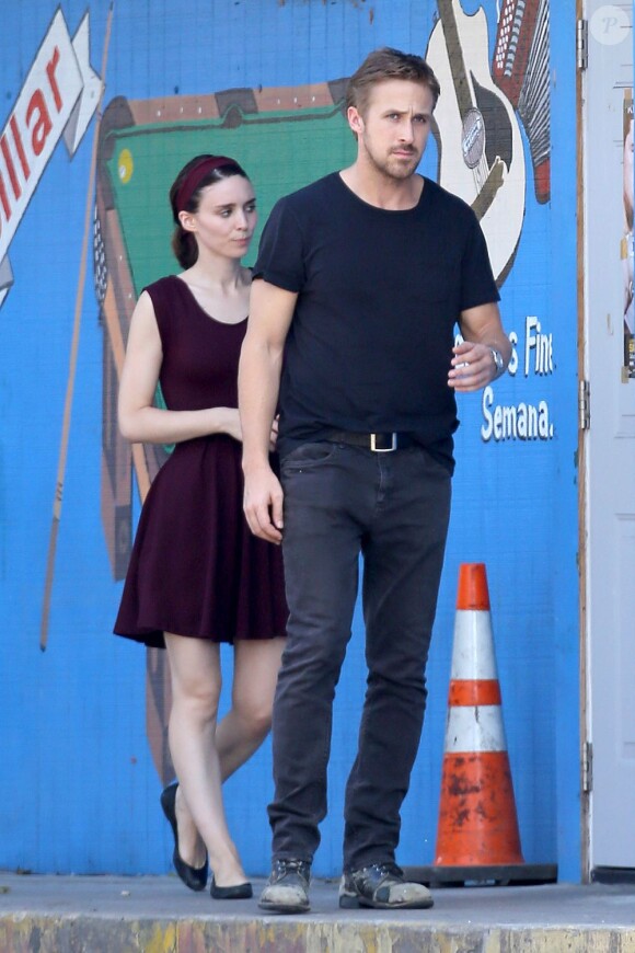 Ryan Gosling et Rooney Mara sur le plateau du nouveau film mystérieux de Terrence Malick à Austin, Texas. Le 24 septembre 2012.