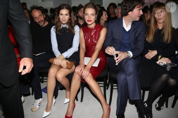Dasha Zhukova, Natalia Vodianova, Antoine Arnault et Victoire de Castellane au premier rang du défilé prêt-à-porter de Christian Dior printemps-été 2013. Paris, le 28 septembre.