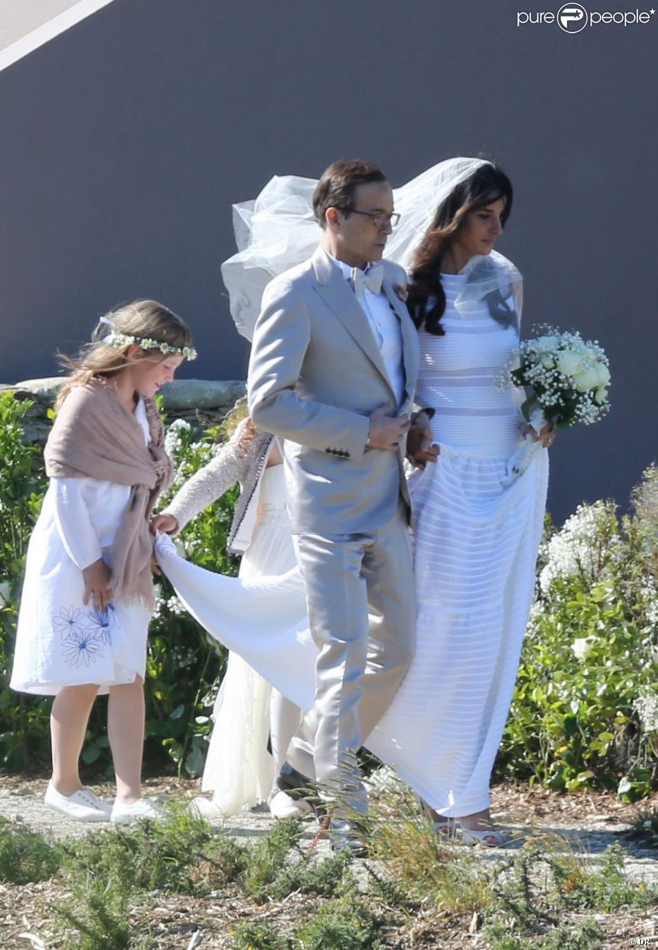 Maison Jean Luc Delarue Sauzon Jean-Luc Delarue et Anissa Khelifi, le jour de leur mariage, à Sauzon (mai  2012). Photo exclusive. - Purepeople