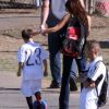 Victoria Beckham assiste à l'entraînement de foot de ses trois fils, le dimanche 30 septembre 2012 à Los Angeles.