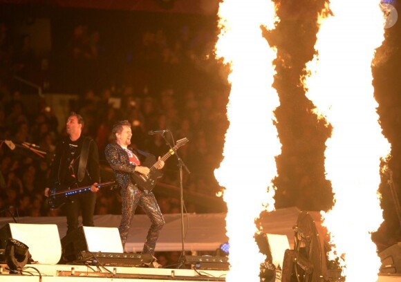 Muse interprétant Survival lors de la cérémonie de clôture des JO de Londres en août 2012