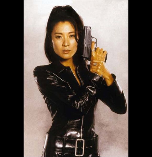 Michelle Yeoh dans Demain ne meurt jamais (1997) de Roger Spottiswoode.