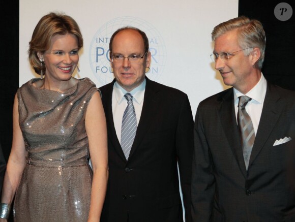 Le prince Philippe de Belgique et le prince Albert de Monaco, avec la princesse Mathilde, prenaient part le 3 octobre 2012 à Bruxelles au dîner de gala du 10e anniversaire de la Fondation Polaire Internationale (IPF).