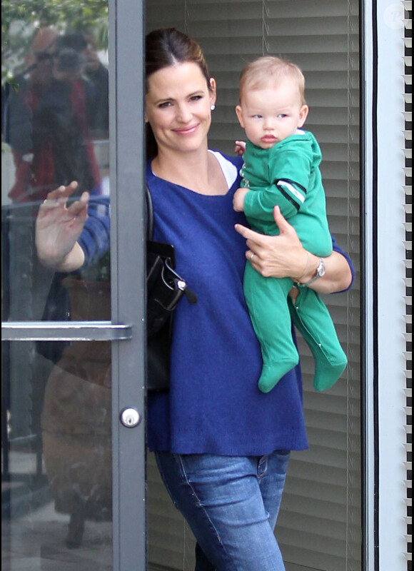 Jennifer Garner emmène l'adorable Samuel chez le médecin en compagnie de Seraphina, le 5 octobre 2012 à Los Angeles