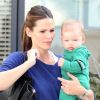 La belle Jennifer Garner emmène le petit Samuel chez le médecin en compagnie de Seraphina, le 5 octobre 2012 à Los Angeles