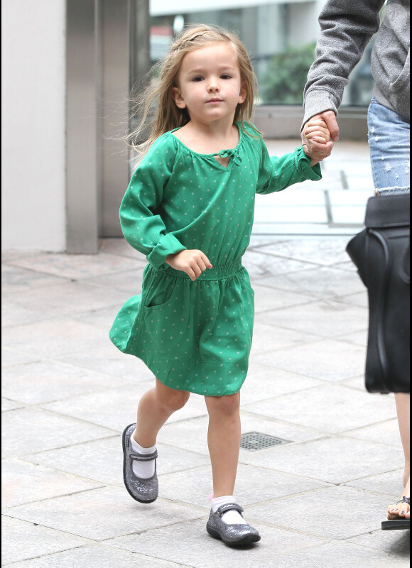 Jennifer Garner emmène le petit Samuel chez le médecin en compagnie de Seraphina toujours aussi mignonne, le 5 octobre 2012 à Los Angeles
