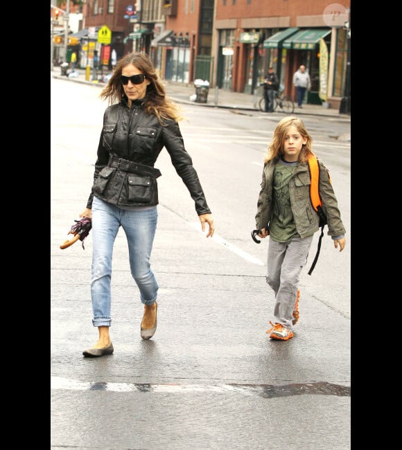 Sarah Jessica Parker accompagne son fils James à l'école, le mardi 9 octobre à New York City.
