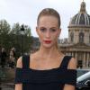 Poppy Delevingne à Paris lors du défilé Louis Vuitton printemps-été 2013. Le 3 octobre 2012.