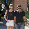 Luis Figo et sa femme Helen Svedin surpris dans les rues de Madrid après avoir déposé leurs enfants à l'école à Madrid le 9 octobre 2012