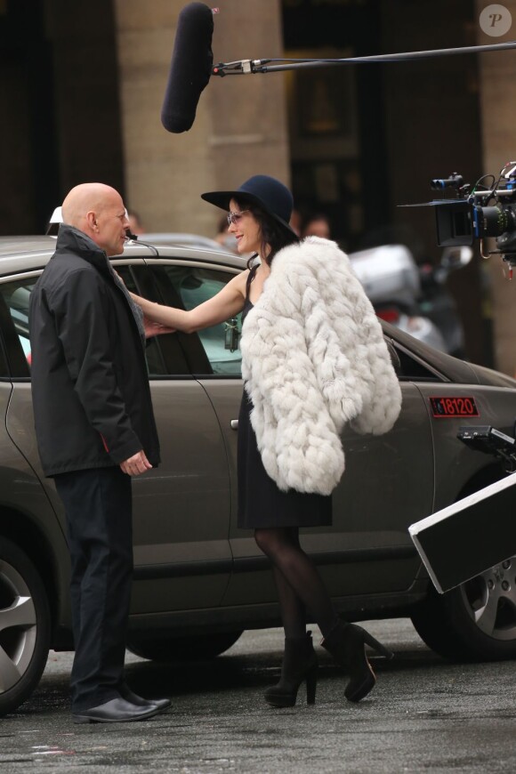 Mary-Louise Parker et Bruce Willis sur le tournage de Red 2 à Paris le 10 octobre 2012