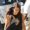 La sexy Kim Kardashian tout en noir est surprise en rentrant à l'Eden Roc Renaissance à Miami. Le 11 octobre 2012.