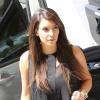 La sexy Kim Kardashian tout en noir est surprise en rentrant à l'Eden Roc Renaissance à Miami. Le 11 octobre 2012.