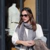 La belle Jennifer Garner fait du shopping chez Isabel Marant avant de poser devant un fleuriste à Paris, le 16 octobre 2012