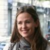La sublime Jennifer Garner fait du shopping chez Isabel Marant avant de poser devant un fleuriste à Paris, le 16 octobre 2012