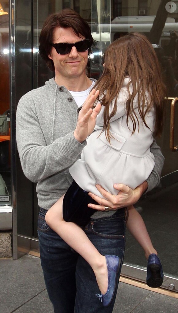 Tom Cruise avec sa fille Suri à New York, le 13 avril 2011.