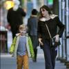 Liv Tyler emmène son fils Milo à l'école à New York le 16 octobre 2012.