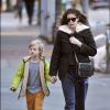Liv Tyler emmène son jeune fils Milo à l'école à New York le 16 octobre 2012.