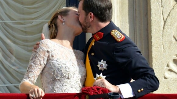 Mariage prince Guillaume - Stéphanie de Lannoy : Le baiser passionné des mariés