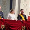 Après leur union religieuse, le prince Guillaume et son épouse Stéphanie de Lannoy se sont présentés au balcon du palais grand-ducal devant les Luxembourgeois, entourés du grand-duc Henri et de la grande-duchesse Maria Teresa, le 20 octobre 2012.