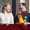 Après leur union religieuse, le prince Guillaume et son épouse Stéphanie de Lannoy se sont présentés au balcon du palais grand-ducal devant les Luxembourgeois et se sont embrassés, le 20 octobre 2012.