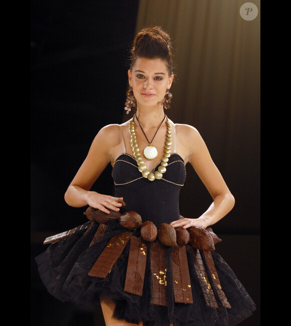 Céline Duchange de Star Ac' 6 défile pour le Salon du chocolat en octobre 2006