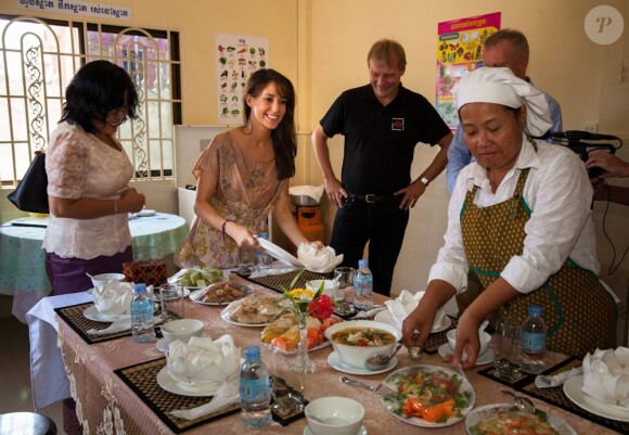 La princesse Marie de Danemark visitant le Cambodia Women's Crisis Center (CWCC), au Cambodge, le 11 octobre 2012, lors de sa visite officielle du 9 au 12 en sa qualité de marraine de DanChurchAid.