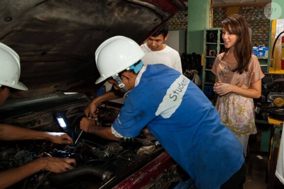 La princesse Marie de Danemark visitant l'association Mith Samlanh, au Cambodge, le 11 octobre 2012, lors de sa visite officielle du 9 au 12 en sa qualité de marraine de DanChurchAid.