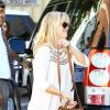 Reese Witherspoon fait du shopping à Los Angeles, le 23 octobre 2012