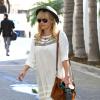Reese Witherspoon, radieuse, fait du shopping à Los Angeles, le 23 octobre 2012