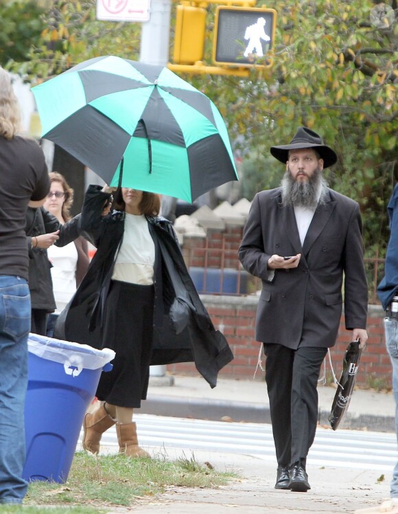 Vanessa Paradis, toujours avec un grand parapluie, sur le tournage du film Fading Gigolo à New York le 25 octobre 2012