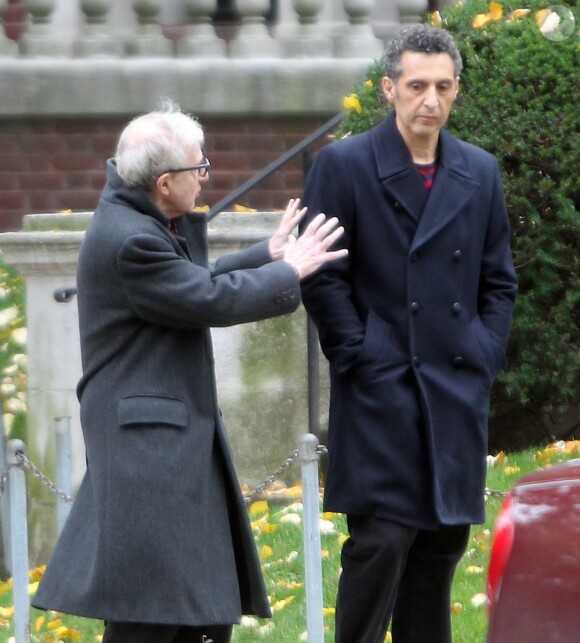 Woody Allen et John Turturro sur le tournage du film Fading Gigolo à New York le 25 octobre 2012
