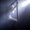 Heidi Klum en petite tenue sur une barre de pôle dance, plus sexy que jamais pour les besoins du magazine Hunger. La star a été shootée par Rankin dans une vidéo rock et ultra-sensuelle.