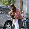 Jennifer Garner et Ben Affleck sont allés chercher leurs filles, Violet et Seraphina, à leur cours de karaté. Violet a obtenu la ceinture orange. Los Angeles, le 26 octobre 2012