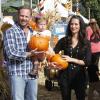Ian Ziering, sa femme Erin et leur fille Mia à West Hollywood le 6 octobre 2012 chez Mr. Bones Pumpkin Patch