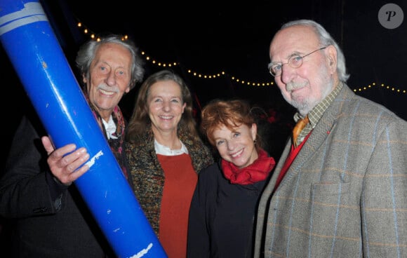 Jean Rochefort et sa femme Delphine entourés de Jean-Pierre Marielle et sa femme Agathe au Gala d'ouverture du Cirque national Alexis Gruss à Paris le 29 Octobre 2012.