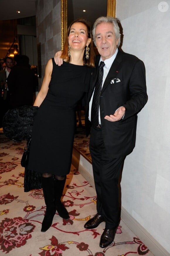Carole Bouquet et Pierre Arditi, grands spécialistes du vin, au Dîner de gala de l'Association des sommeliers à l'hôtel Westin Vendôme le 29 octobre 2012.