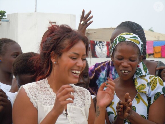Amel Bent, marraine du programme Always-UNESCO au Sénégal le 18 septembre 2012.