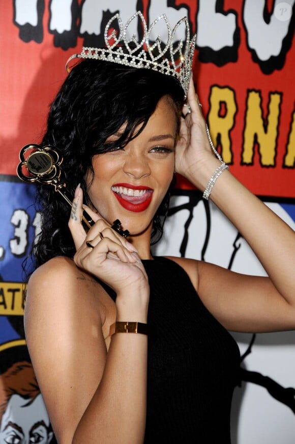 Rihanna élue reine du carnaval au West Hollywood Halloween Carnaval, à Los Angeles, le 31 octobre 2012.