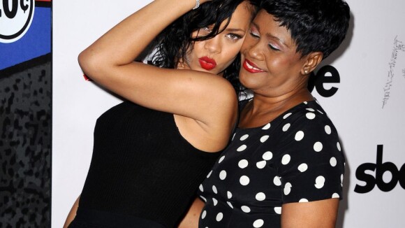 Rihanna, très sage avec sa maman, reine du carnaval à Hollywood