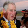 Le prince Charles et Camilla Parker Bowles le 3 novembre 2012 lors de leur arrivée à l'aéroport de Port Moresby, capitale de Papouasie-Nouvelle-Guinée, début de leur tournée dans le Pacifique en représentation de la reine Elizabeth II pour son jubilé de diamant.