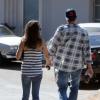 Mila Kunis et Ashton Kutcher, promenade en couple dans les rues de Los Angeles le 27 octobre 2012.