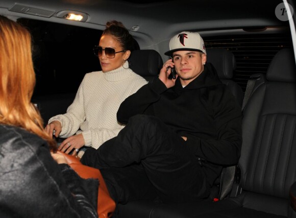 Jennifer Lopez et Casper Smart en route pour aller voir le film Skyfall au cinéma en Suède le 4 novembre 2012.