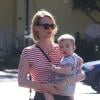 January Jones et son adorable fils Xander dans les rues de Los Angeles le 5 novembre 2012.
