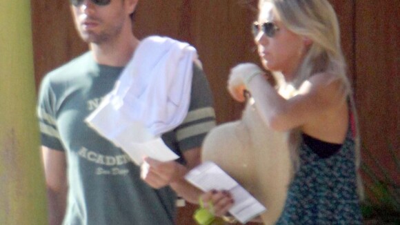 Anna Kournikova : Sous le soleil et sans sourire avec son homme Enrique Iglesias